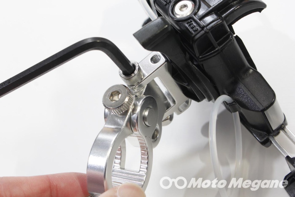 DAYTONAバイク用スマートフォンホルダー3クイックタイプの写真