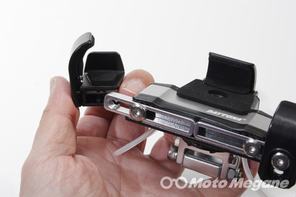 DAYTONAバイク用スマートフォンホルダー3クイックタイプの写真