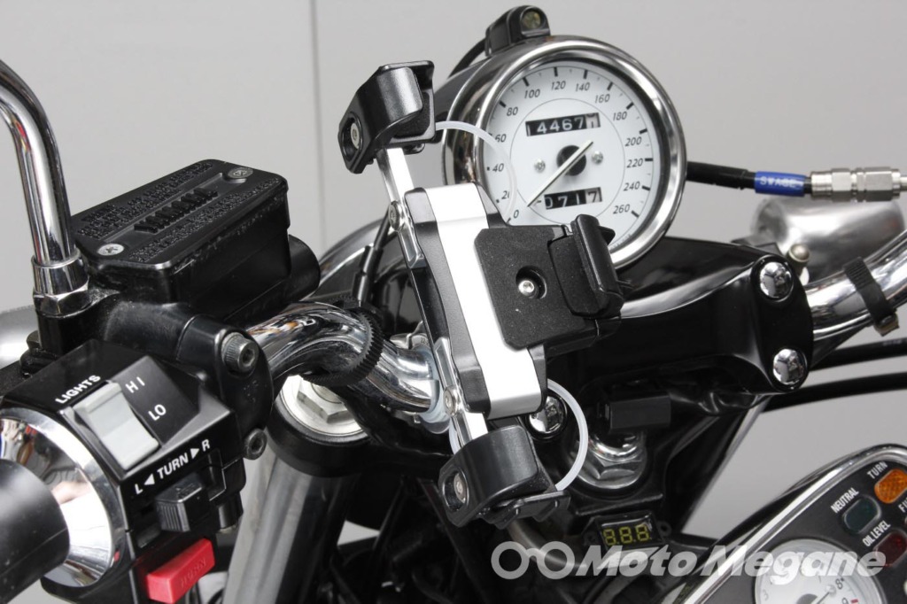DAYTONAバイク用スマートフォンホルダー3クイックタイプの写真