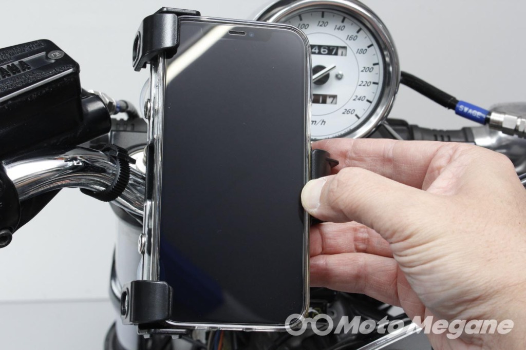 DAYTONAバイク用スマートフォンホルダー3クイックタイプの写真