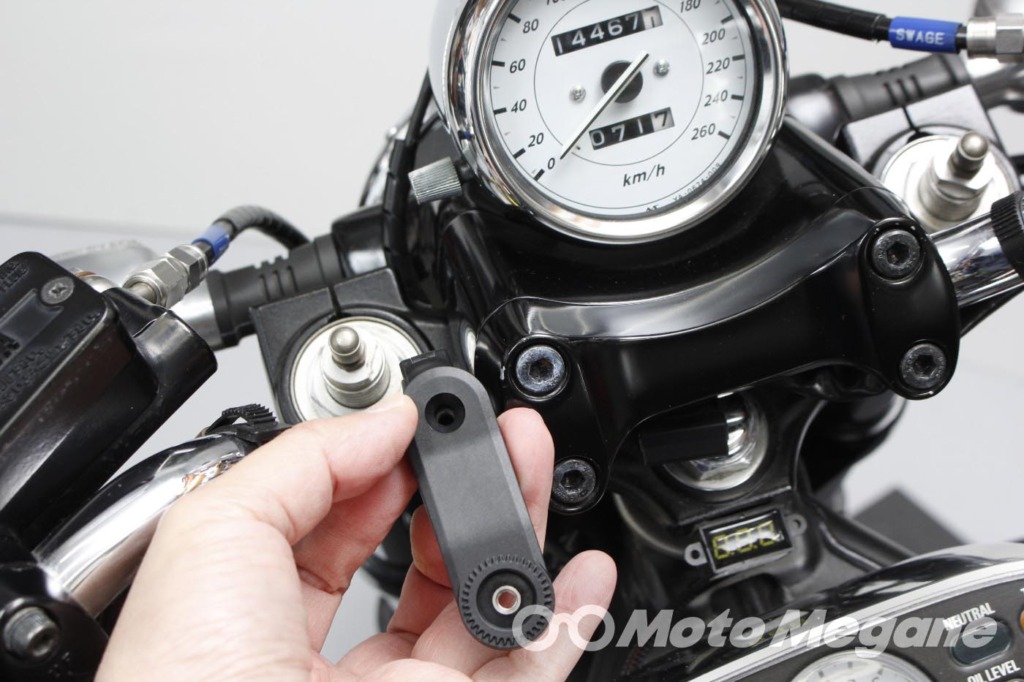 Quad Lock HANDLEBAR MOUNT V2 & 衝撃吸収ダンパーQLA-VDM & CASE FOR IPHONE12/12PROの写真