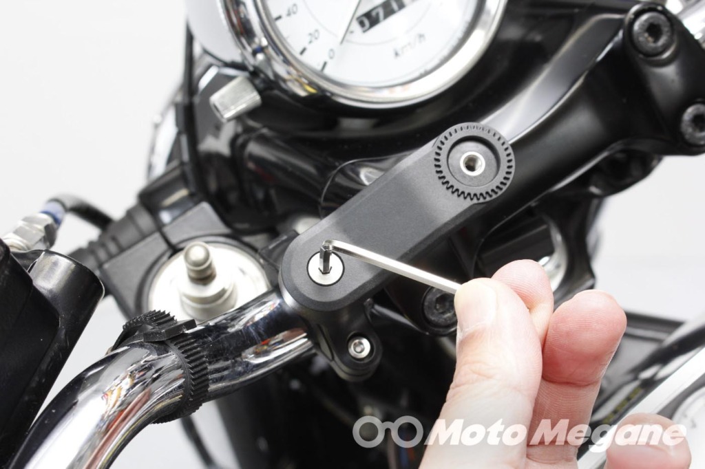 Quad Lock HANDLEBAR MOUNT V2 & 衝撃吸収ダンパーQLA-VDM & CASE FOR IPHONE12/12PROの写真
