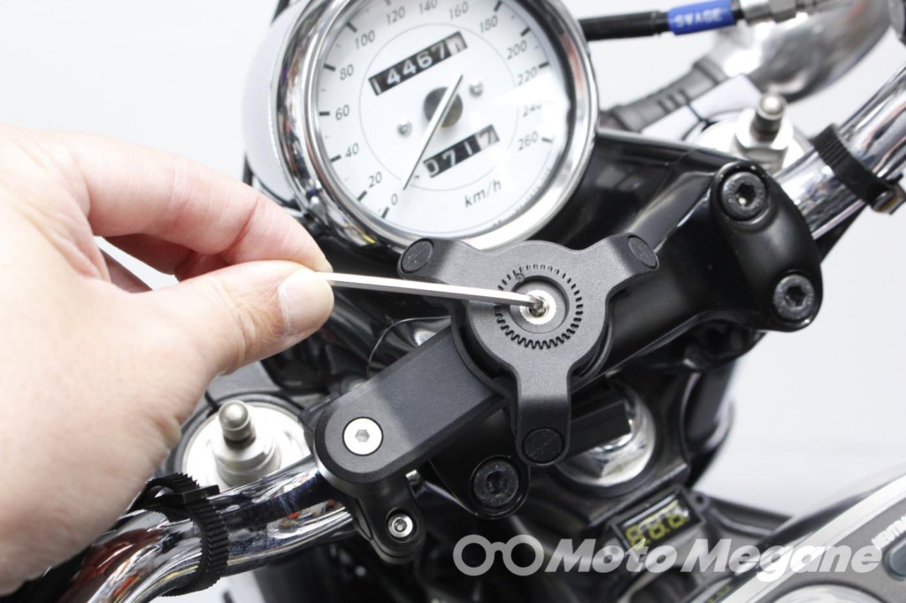 Quad Lock HANDLEBAR MOUNT V2 & 衝撃吸収ダンパーQLA-VDM & CASE FOR IPHONE12/12PROの写真