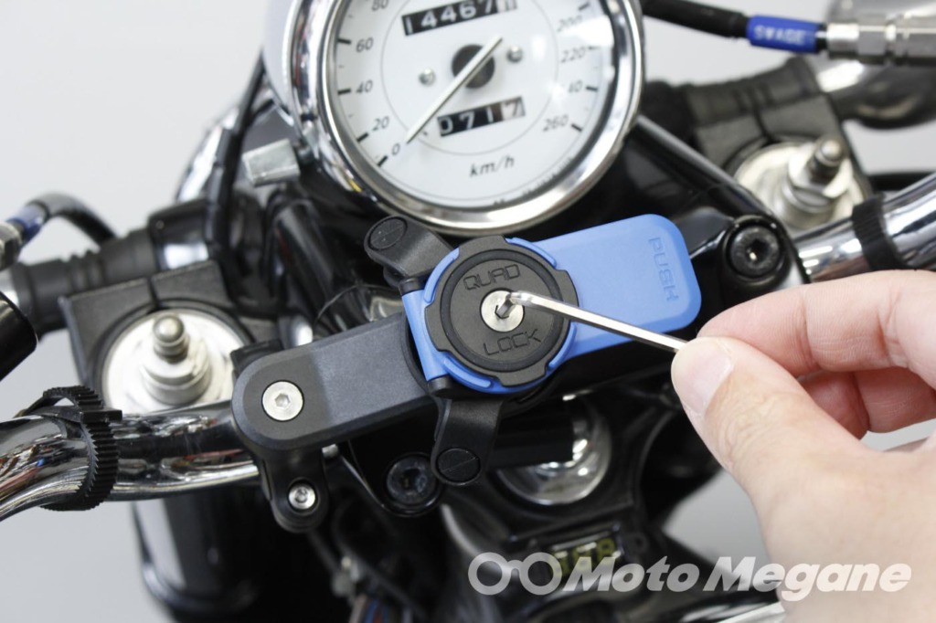 Quad Lock HANDLEBAR MOUNT V2 & 衝撃吸収ダンパーQLA-VDM & CASE FOR IPHONE12/12PROの写真