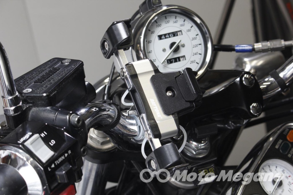 DAYTONA バイク用スマートフォンホルダー3クイックタイプの写真