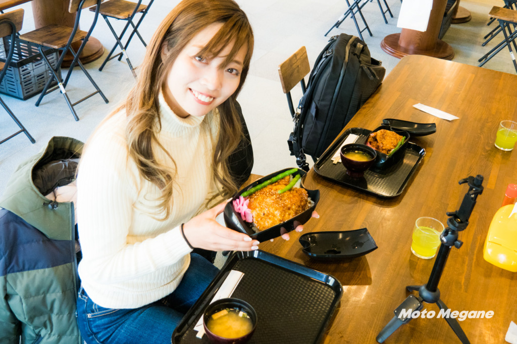 バイク弁当では店内飲食だとお味噌汁サービスです。
