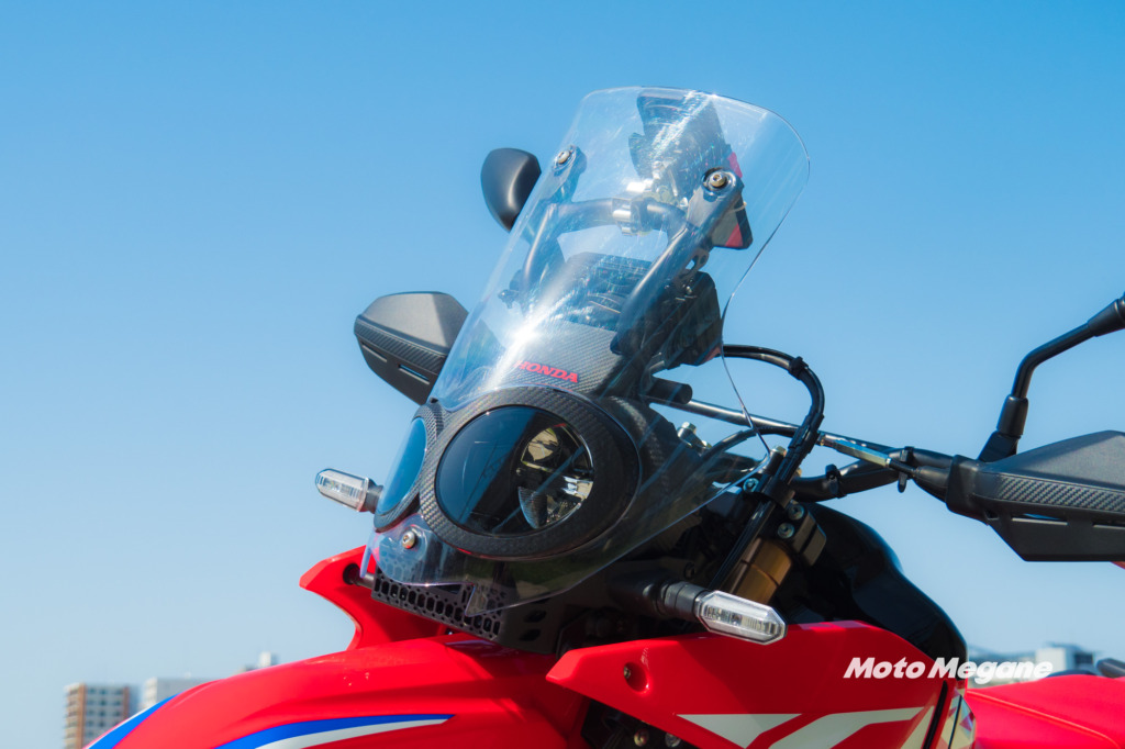 CRF250ラリーのスクリーンはコンパクトながら良い仕事をしてくれる