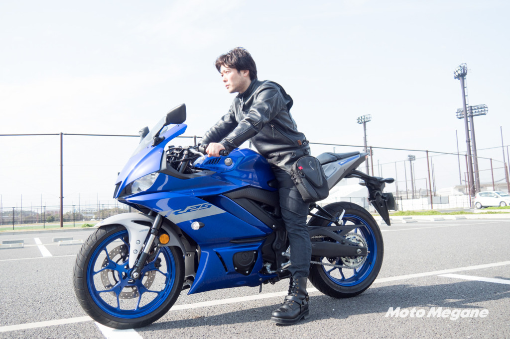 ホルスターバッグはライダーの操作を邪魔しない