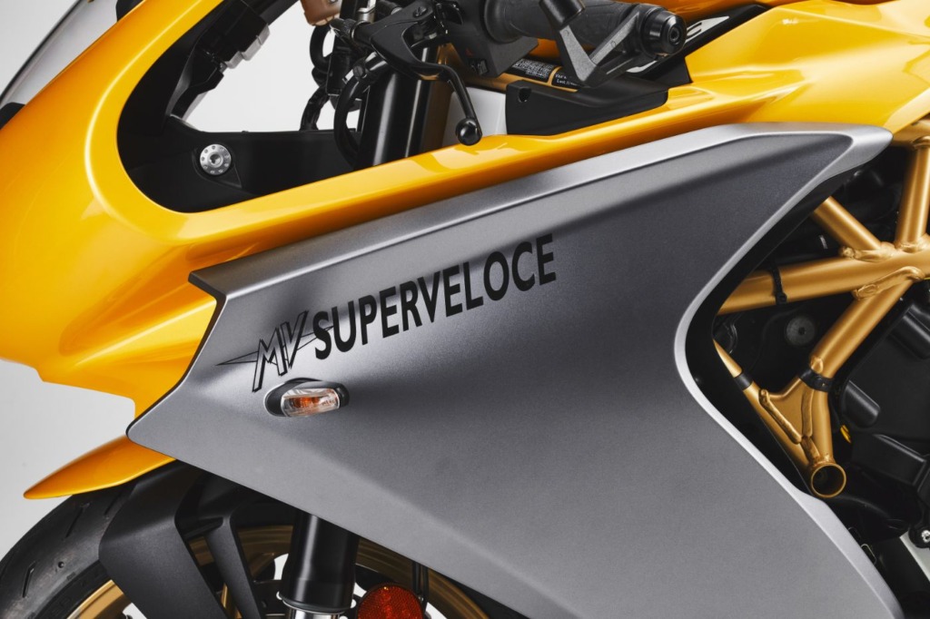 MVアグスタ スーパーヴェローチェ800 カウルアップ