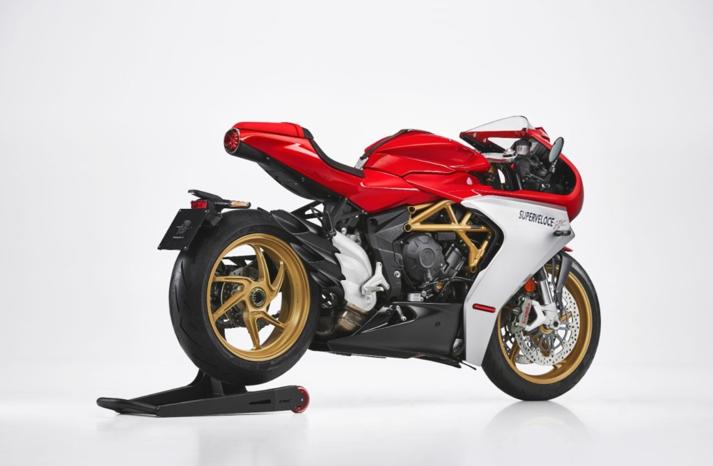 MVアグスタ スーパーヴェローチェ800 斜め後方