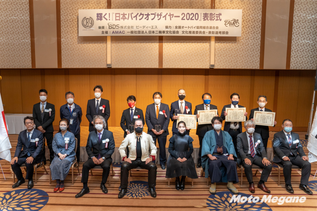 昨年12月に行われた2020年のバイクオブザイヤー授賞式。コロナ禍につき参加者がマスクをしているのが印象的