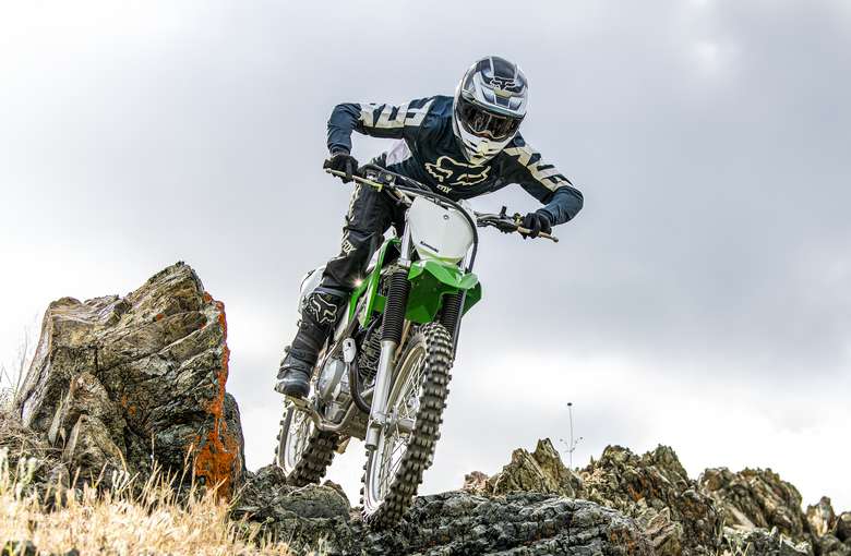 2022年モデル:KLX230R
※画像は実際のモデルと仕様が異なる場合があります。