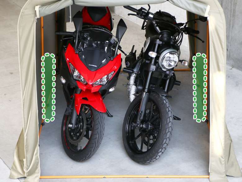 コンクリートやアスファルトなどのペグダウンが行えない環境下で、バイクガレージのウェイトとして利用できる。