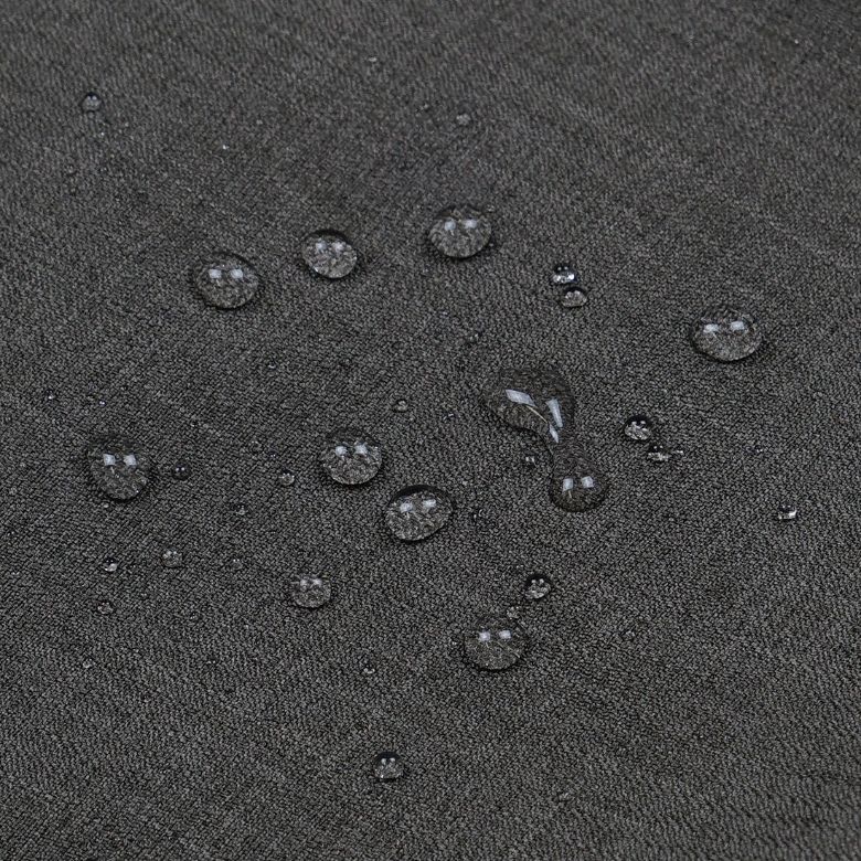 超撥水・防水・透湿性のある生地を採用