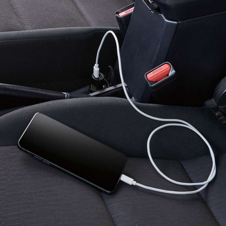 使用イメージ:1台または 2台のスマートフォンなどを充電可能