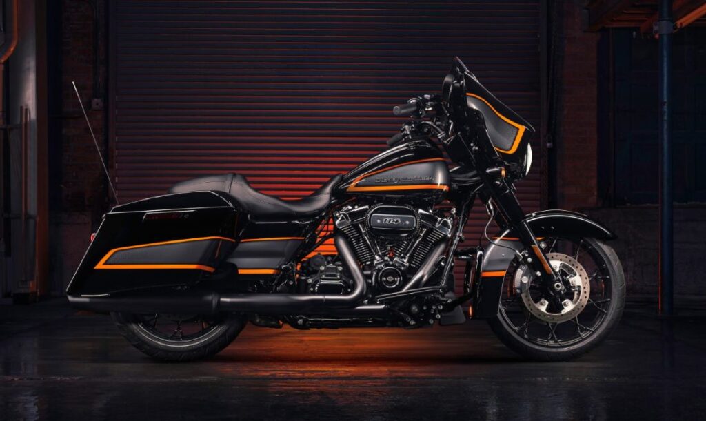 特別カスタムペイント“APEX”をまとったストリートグライド スペシャル ※写真は米国仕様