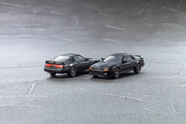 No.3 Toyota Supra (A70) Dark Green_No.4 Toyota Supra (A70) Black