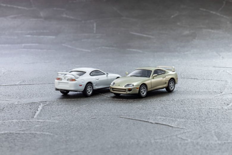 No.5 Toyota Supra (A80) White_No.6 Toyota Supra (A80) Silver
