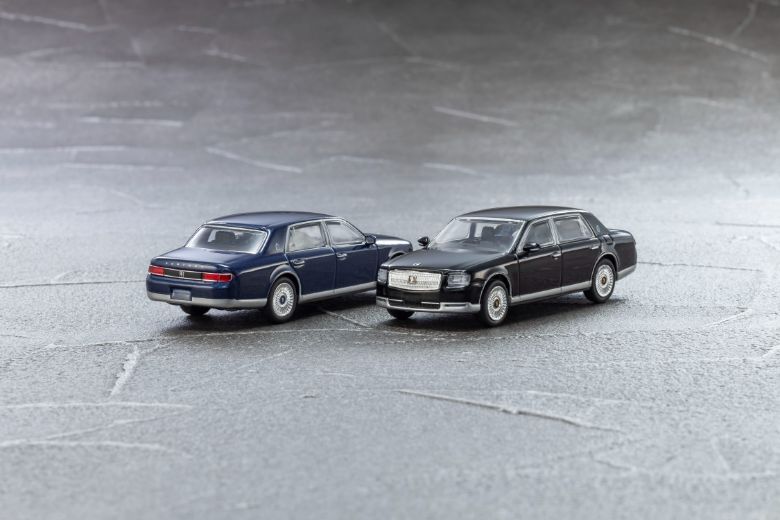 No.7 Toyota Century Blue_No.8 Toyota Century Black