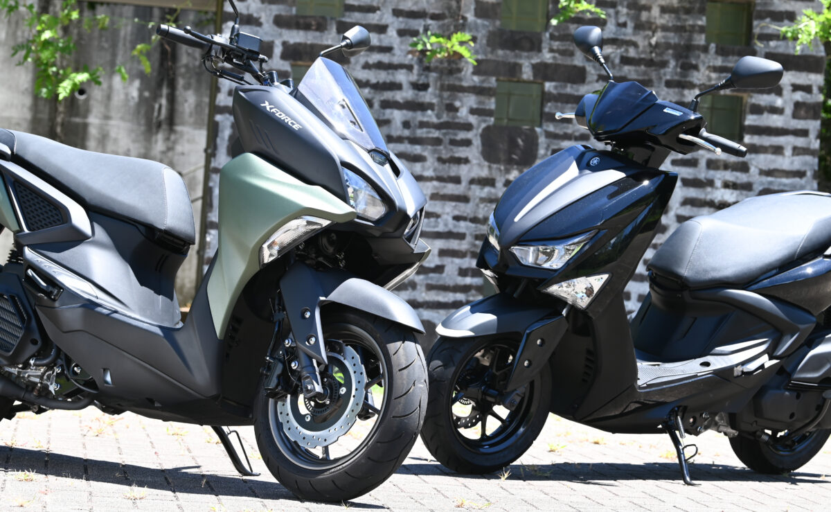 左：ＸフォースABS、右：シグナス グリファス