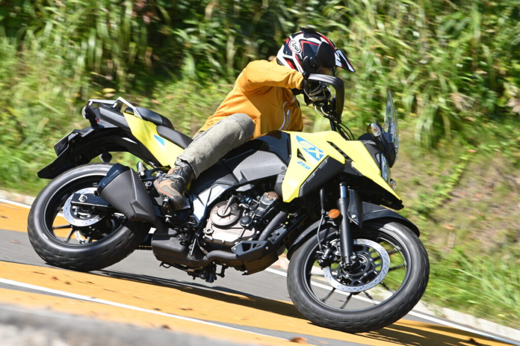 スズキのVストローム250SXは軽量コンパクト