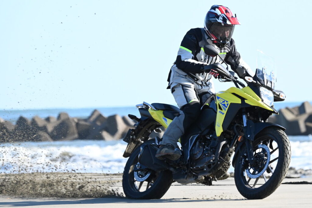 19インチホイールでダートも走れちゃうVストローム250SX