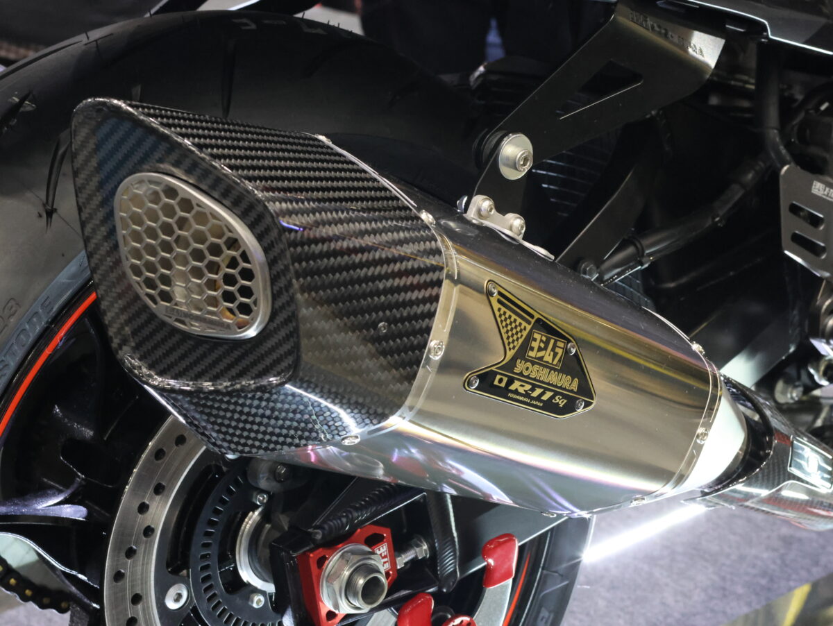 HAYABUSA用「機械曲R-11Sq R チタンサイクロン 2本出し」がすごい!
