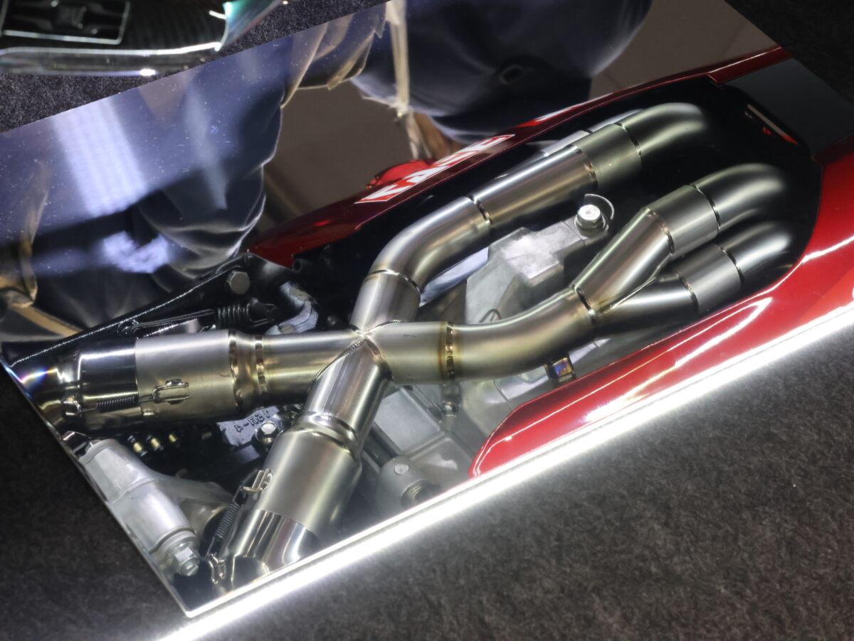 HAYABUSA用「機械曲R-11Sq R チタンサイクロン 2本出し」がすごい!
