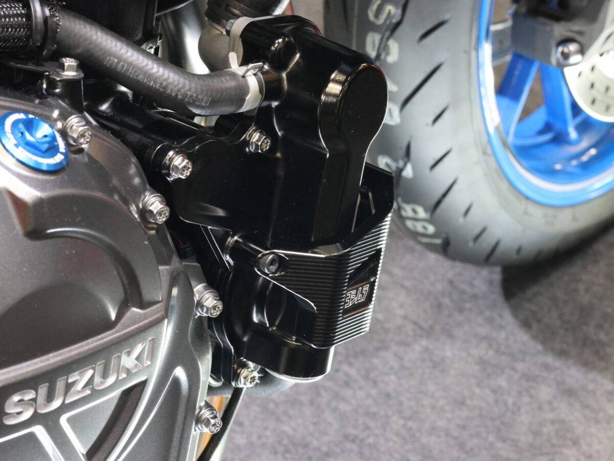 GSX-8S/8R用のパーツも多数リリース