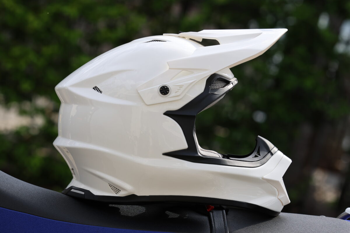 FRP、カーボン複合材ならではのエッジの効いたデザインが特徴の『マッドジャンパー2』。FRP仕様、カーボン複合材仕様もデザインは一緒だ