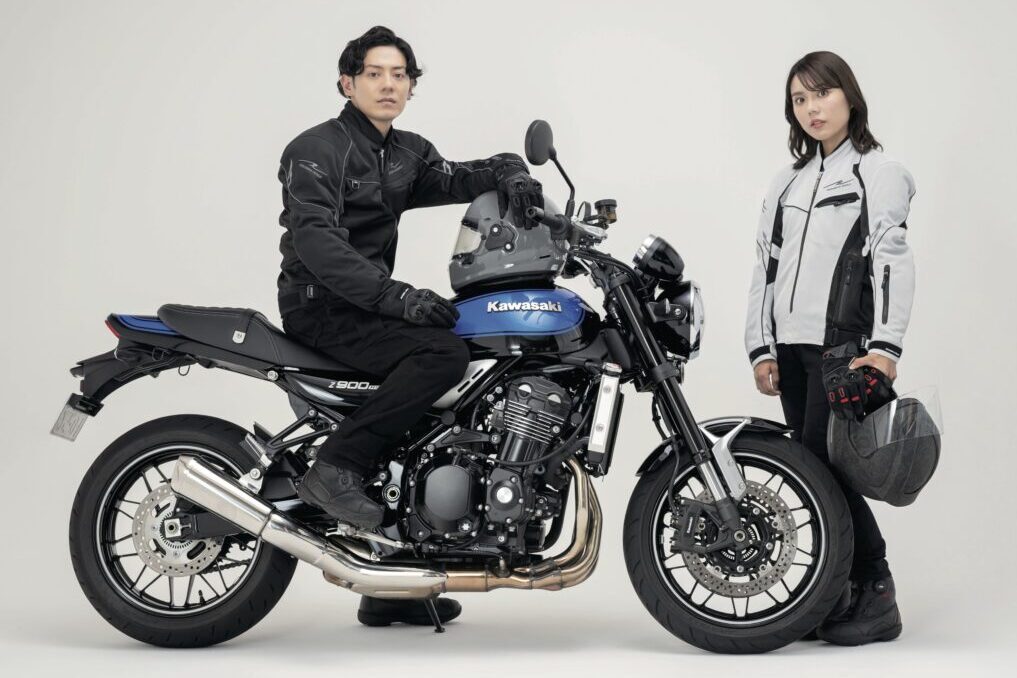 ジェットエアメッシュジャケットFP（左：ブラック／右：プラチナシルバー）　Model:森 公平、小野木 里奈