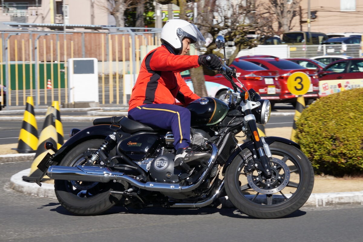 現役教習所教官が語るロイヤルエンフィールドの乗りやすさ！　 その② Royal Enfield　SUPER METEOR650