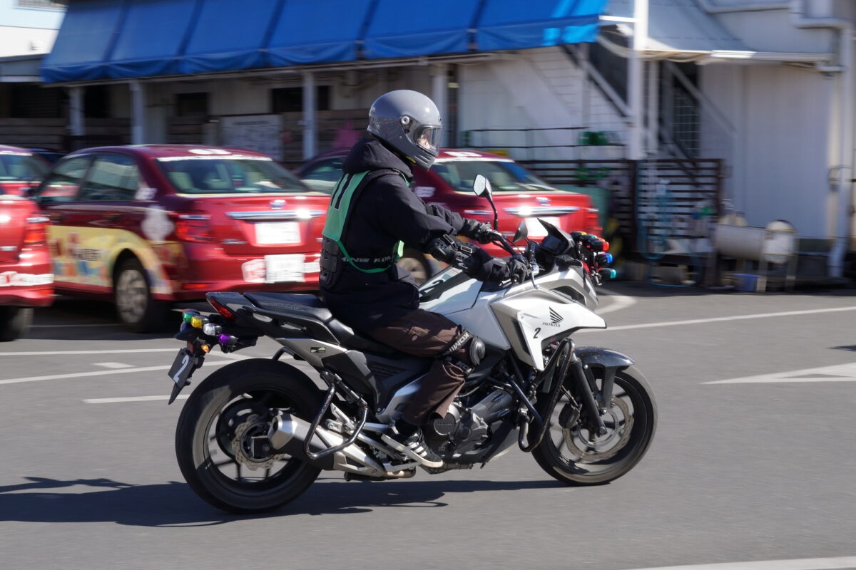 大型二輪車(400cc超)の教習車はホンダのNC750X。