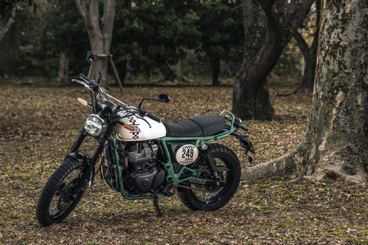ロイヤルエンフィールド・ベア650。カラーリングはBig Bear Run での伝説的な勝利を飾った Eddie の車番に敬意を表した特別カラーエディション「トゥー・フォー・ナイン(Two Four Nine)／価格：1,015,300円税込）
