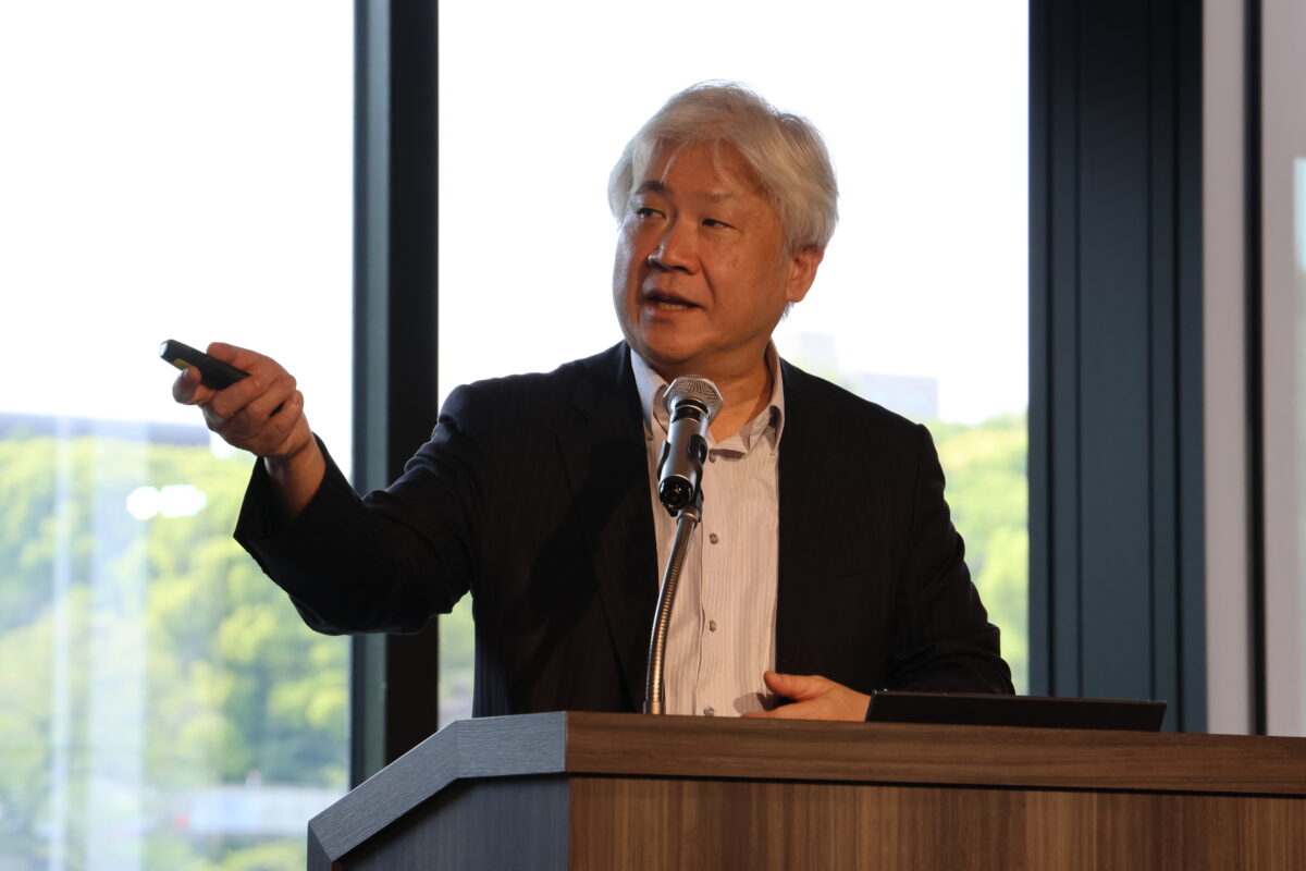 MiTACデジタルテクノロジー社のスティーブ・チャン社長。東京・大阪・名古屋の各モーターサイクルショーで初公開した『Mio MiVue MK50』の日本への出荷予定が5月であることを明言。同時にデイトナからは売価が税込7万400円であることが発表された!