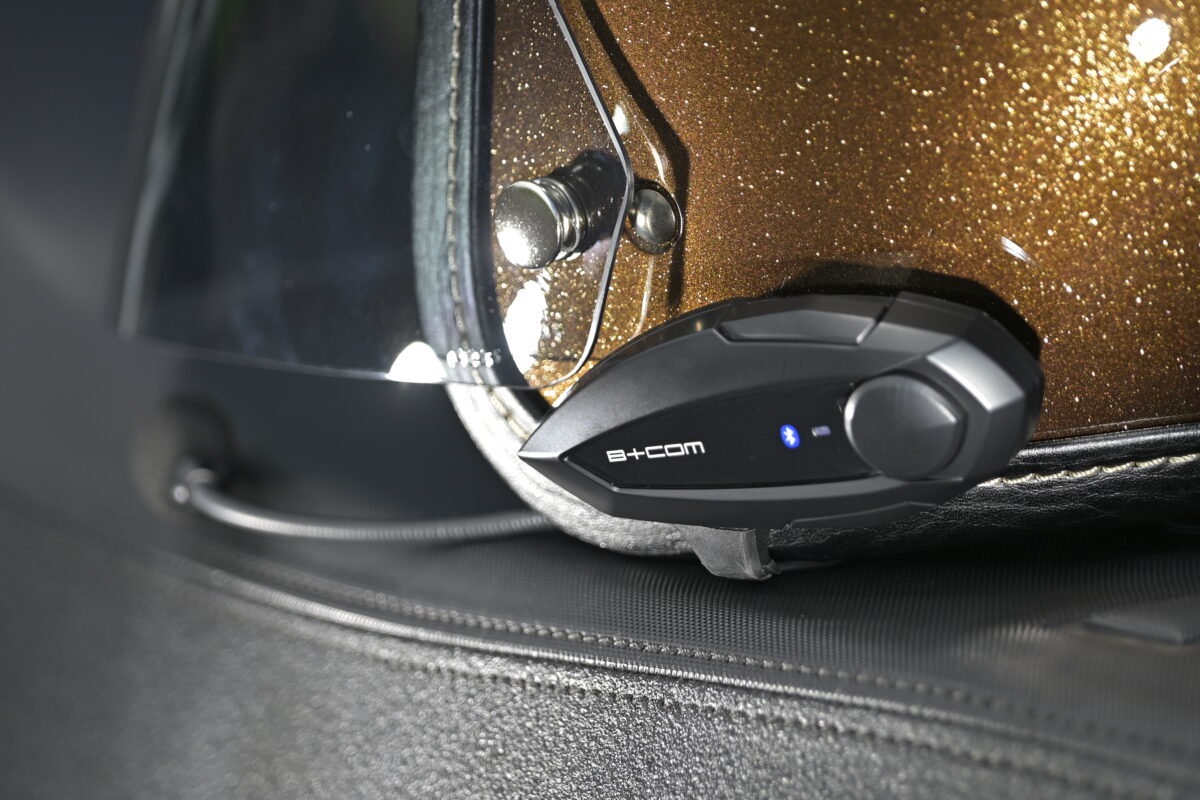 アライヘルメットのクラシックAIR DXにB+COM TALK ハイブリッドアームマイクUNITを装着してみたところ。コンパクトなB+COM TALKはコンパクトなヘルメットにピッタリ。