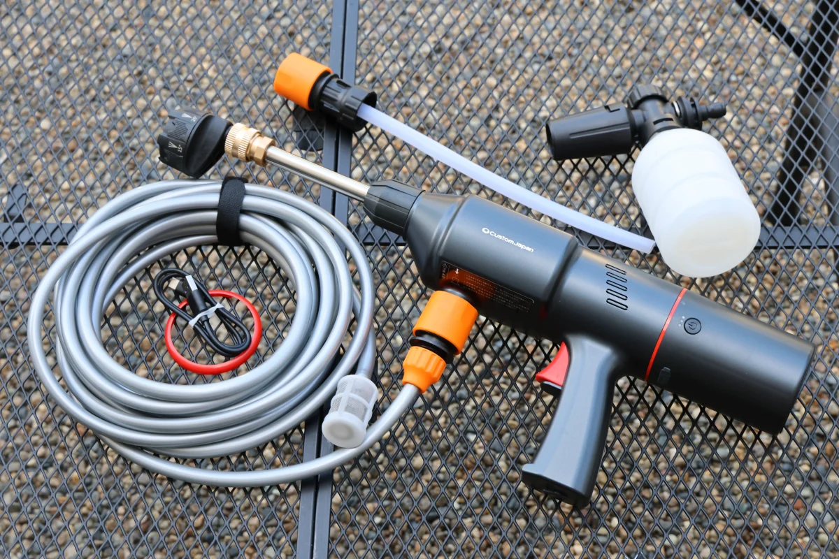 カスタムジャパンの携帯型の高圧洗浄機「スマートポータブル01」