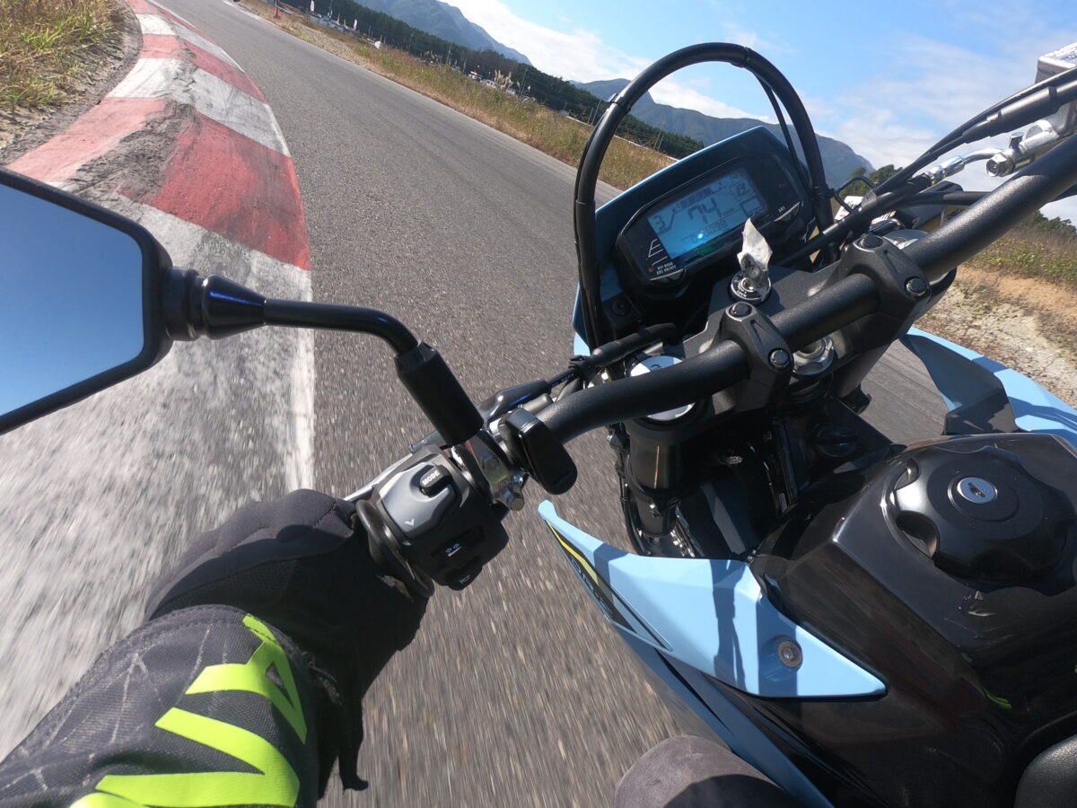 スズキ二輪は、二輪媒体関係者向けの試乗会を栃木県那須塩原市にある「つくるまサーキット那須」/「丸和オートランド那須」にて開催。