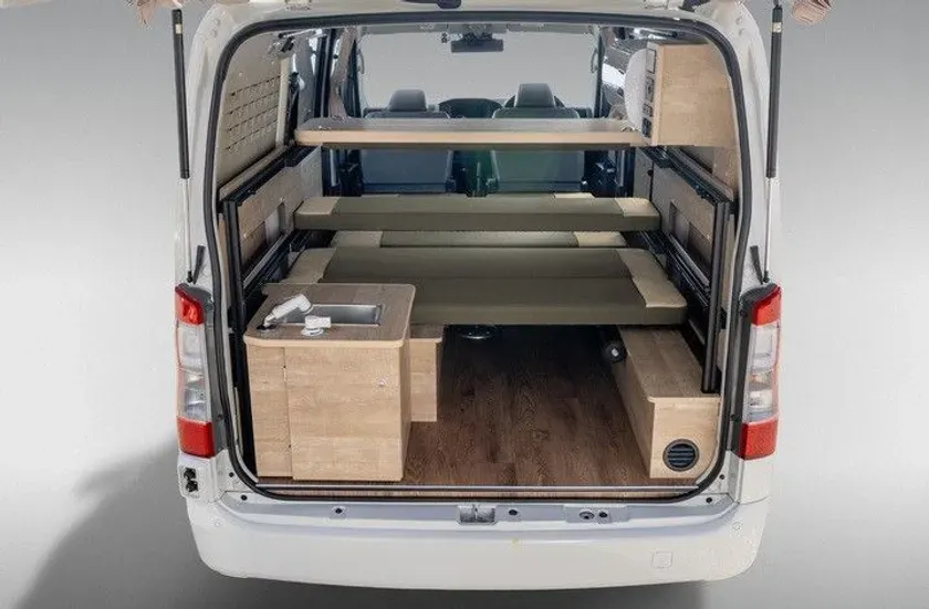 キャンピングカーの室内風景