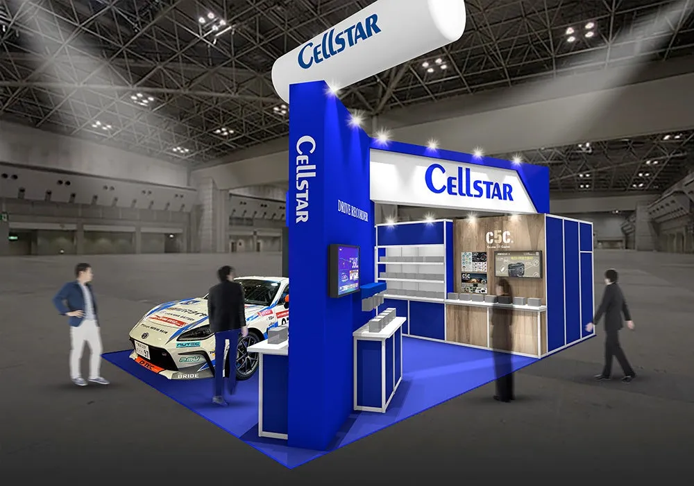 Cellstar展示ブースの様子。レーシングカーが展示され、ドライブレコーダーなどの製品が紹介されている。